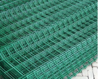 Green Welded Metal Triangle Fence Panel PVC Coated With Triangle Bends