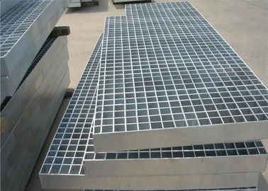 Lightweight Carbon Steel Walkway Grating Black / White Great Load Bearing Capacity