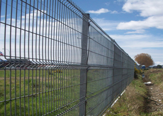 Galvanisierter v-förmiger 4.5mm Dreieck-Zaun Panel 3d schweißte Draht-Zaun 1030mm