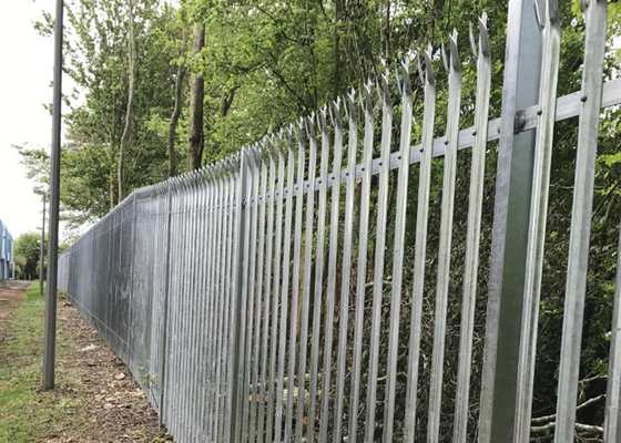 2.4m Verzinktes PVC Beschichtet Grün Tubular Stahl Zaun Palisade 65 * 2.5mm