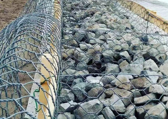 ASTM A974 HDG Gabiondrahtnetz 80 X 100 mm zum Schutz von Brücken