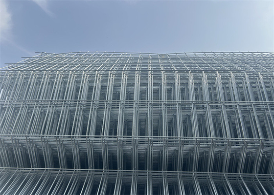Anpassungsfähiger Dreiecksgelähte Schweißdrahtzaun mit 50*150mm Mesh Loch