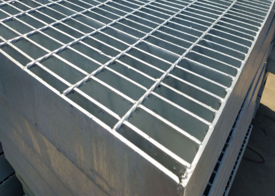 Modulares 1200×3000mm verzinktes Laufrost mit vormontierten Paneelen