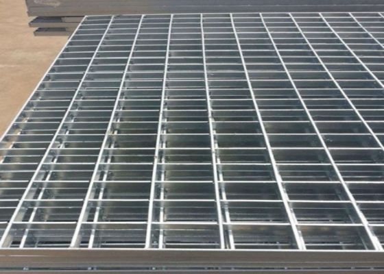 Rutschfeste, perforierte Laufstegroste, korrosionsbeständig für Fußgängersicherheit