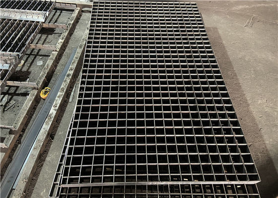 Q235 drückte 32*3mm galvanisiertes Stahlgitter für Treppen-Schritte/Gehweg