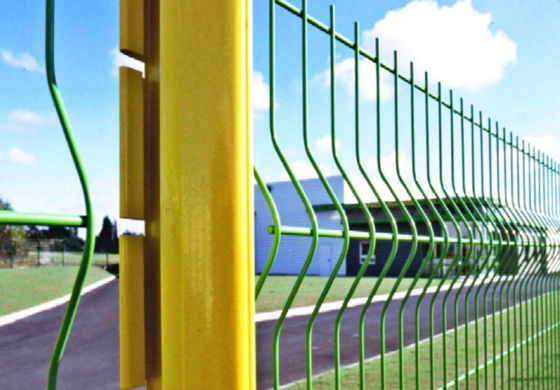 Heißes Bad-galvanisierter verbiegender Bauernhof 3d 2 Zoll durch 4 Zoll geschweißten Draht-Zaun